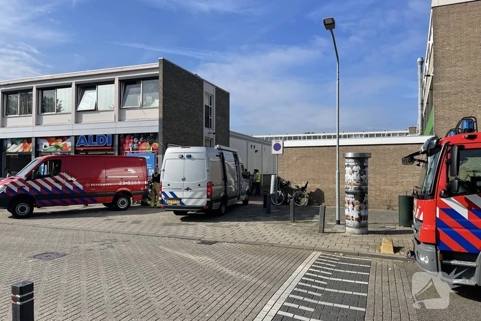 EOD onderzoekt mogelijke explosieve stoffen in bovenwoning