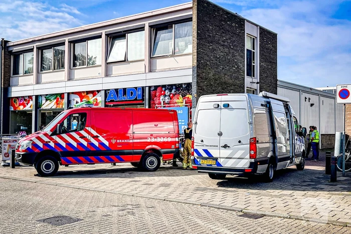 EOD onderzoekt mogelijke explosieve stoffen in bovenwoning