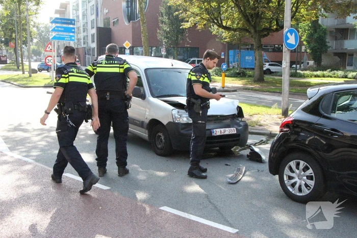 Drie voertuigen betrokken bij botsing