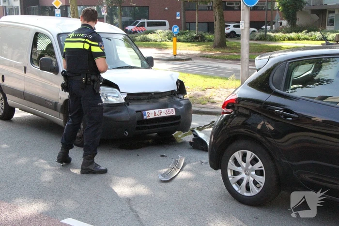 Drie voertuigen betrokken bij botsing