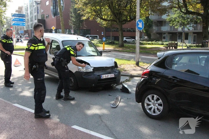 Drie voertuigen betrokken bij botsing