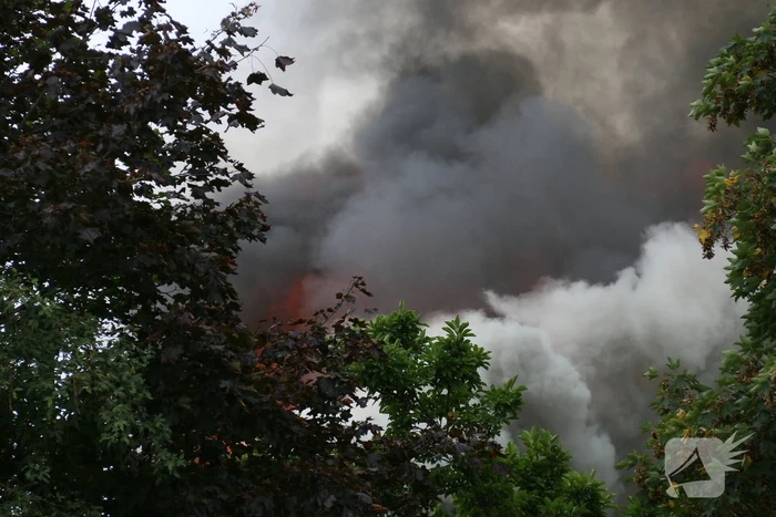 Uitslaande brand bij De Bowlingboerderij