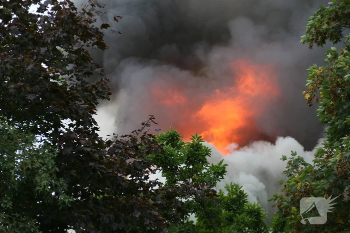 Uitslaande brand bij De Bowlingboerderij