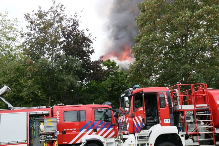 Uitslaande brand bij De Bowlingboerderij