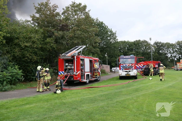 Uitslaande brand bij De Bowlingboerderij