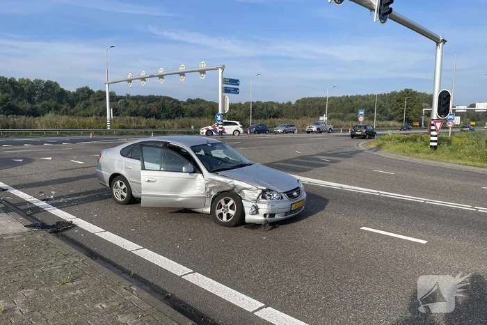 Flinke schade bij botsing op kruising