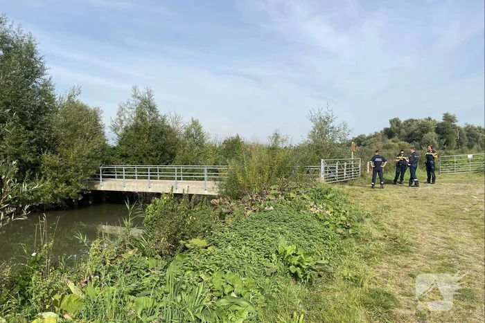 Zoekactie na aantreffen kledingstukken in natuurgebied