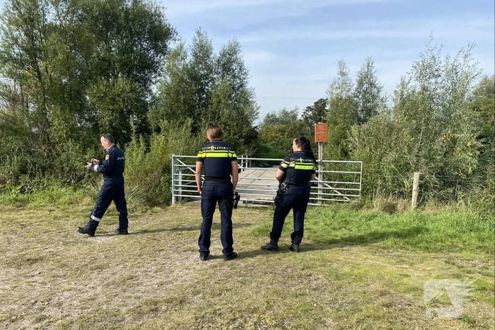Zoekactie na aantreffen kledingstukken in natuurgebied