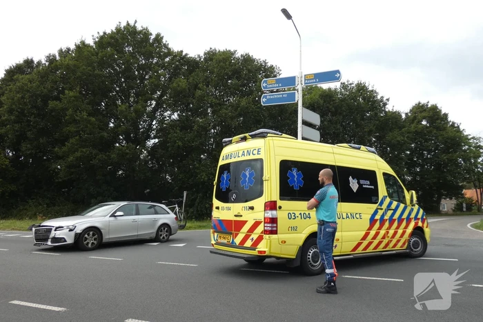 Auto's botsen op kruising