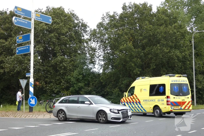 Auto's botsen op kruising