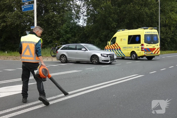 Auto's botsen op kruising