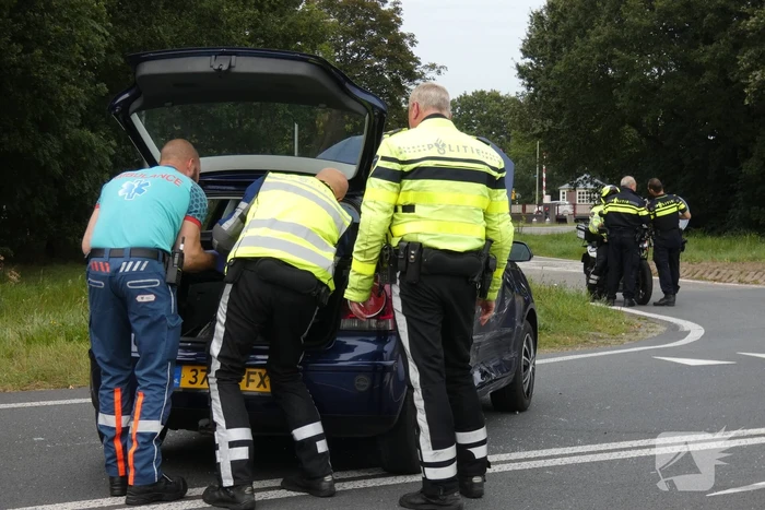 Auto's botsen op kruising