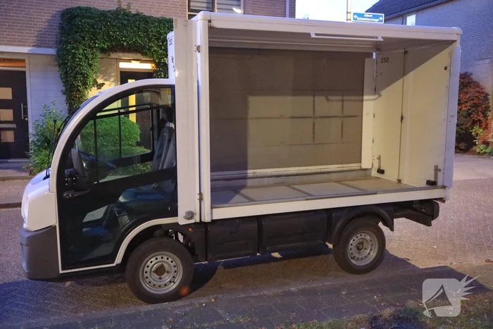 Brandweer doet controle na brand in Picnic-wagen