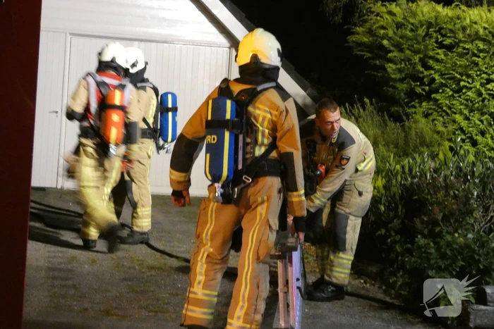 Brandweer blust schoorsteenbrand