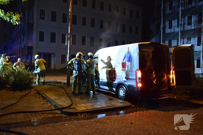 Bestelbus total-loss na brand