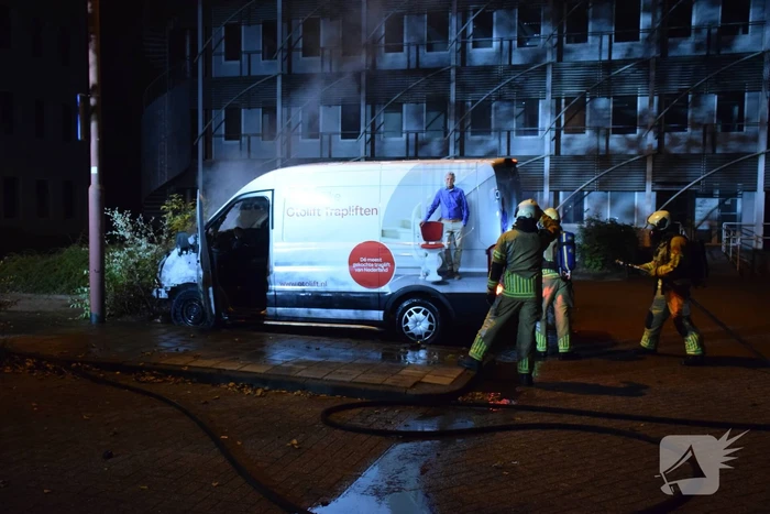 Bestelbus total-loss na brand