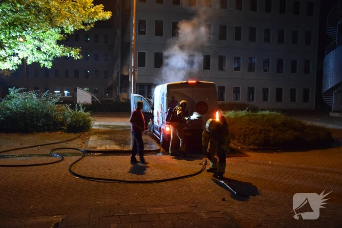 Bestelbus total-loss na brand