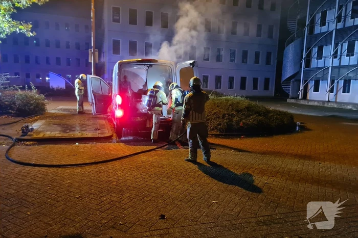 Bestelbus total-loss na brand