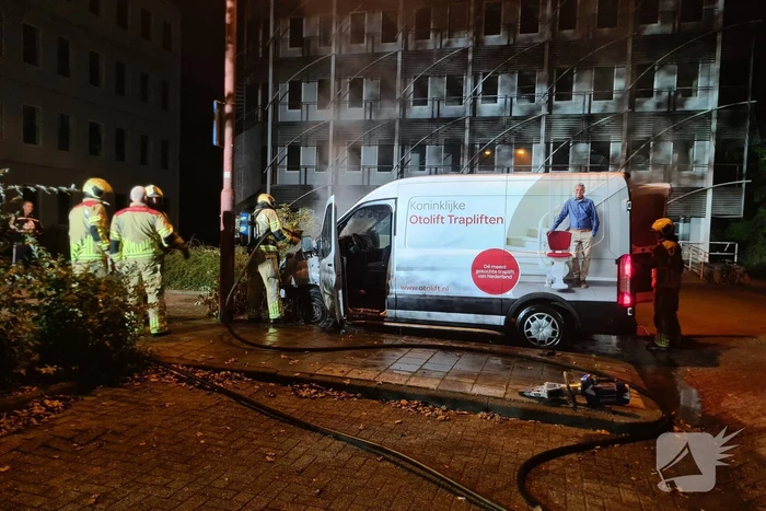 Bestelbus total-loss na brand
