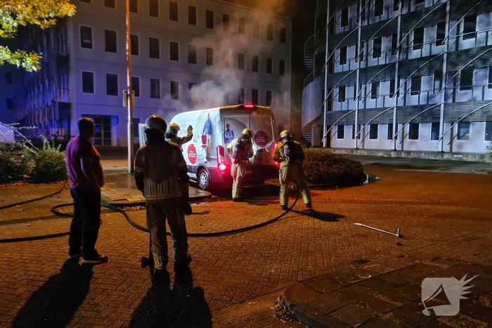 Bestelbus total-loss na brand
