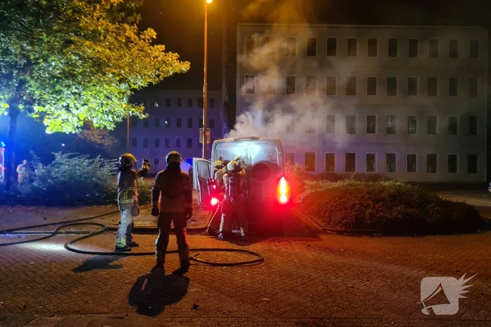 Bestelbus total-loss na brand