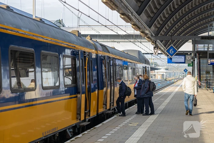 Servicemedewerkers NS leggen werk neer