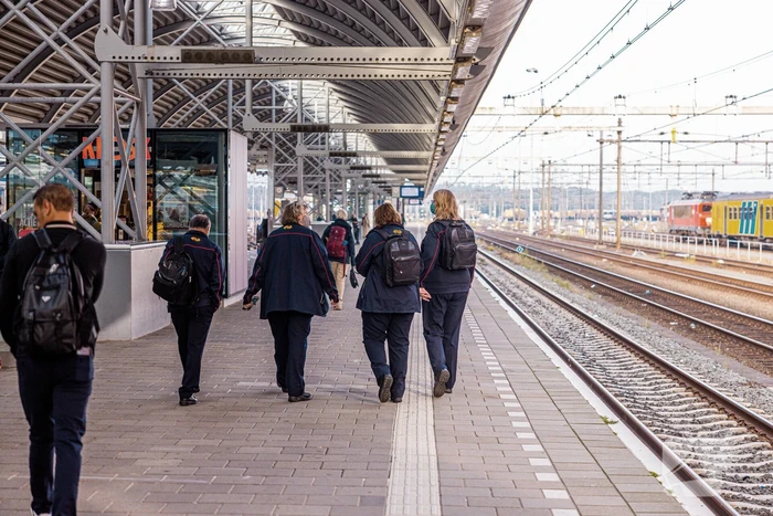 Servicemedewerkers NS leggen werk neer
