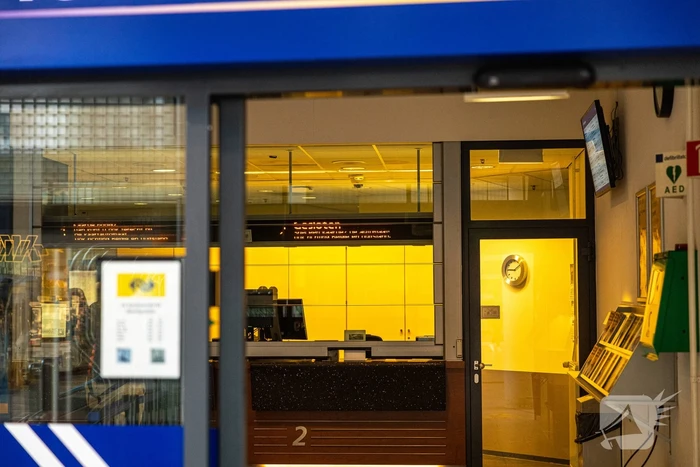 Servicemedewerkers NS leggen werk neer