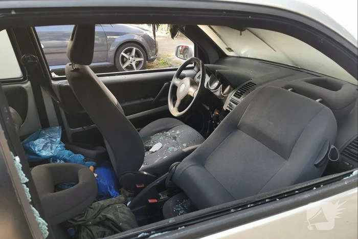 Auto vat vlam op parkeerplaats