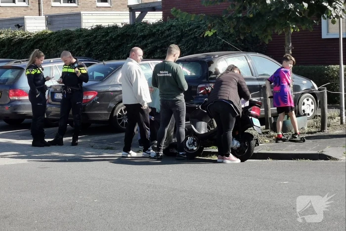 Scooterrijder in botsing met personenauto