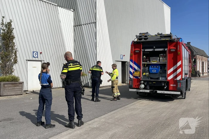 Brand in bedrijfspand snel onder controle