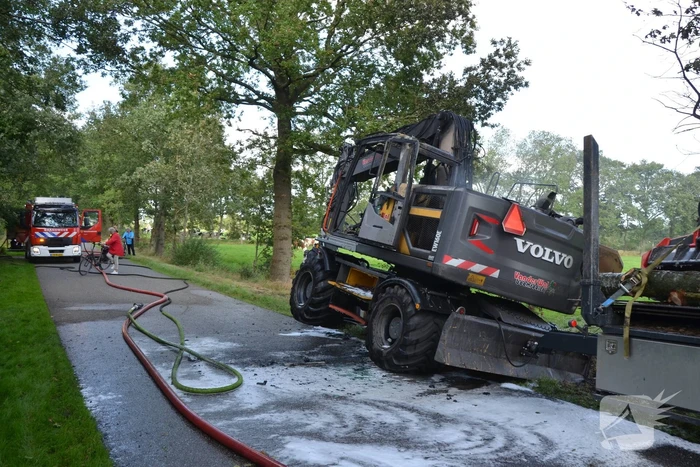 Graafmachine vliegt in brand