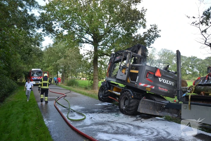 Graafmachine vliegt in brand