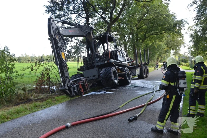 Graafmachine vliegt in brand