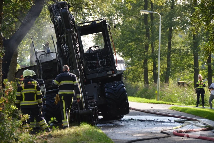 Graafmachine vliegt in brand