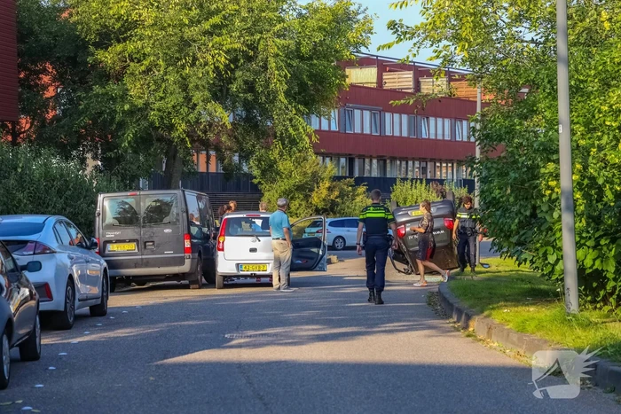 Bezorgauto Mr Sushi slaat over de kop na botsing