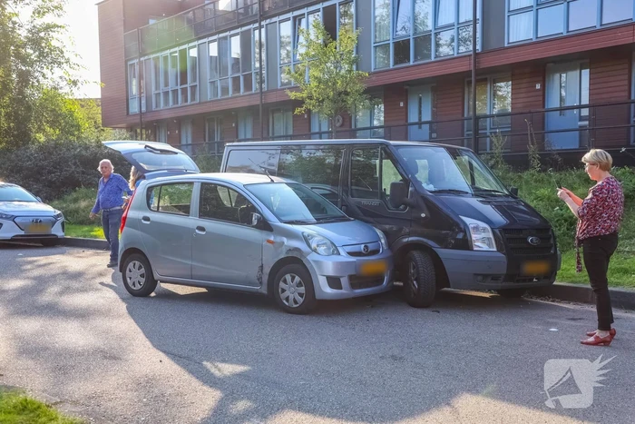 Bezorgauto Mr Sushi slaat over de kop na botsing