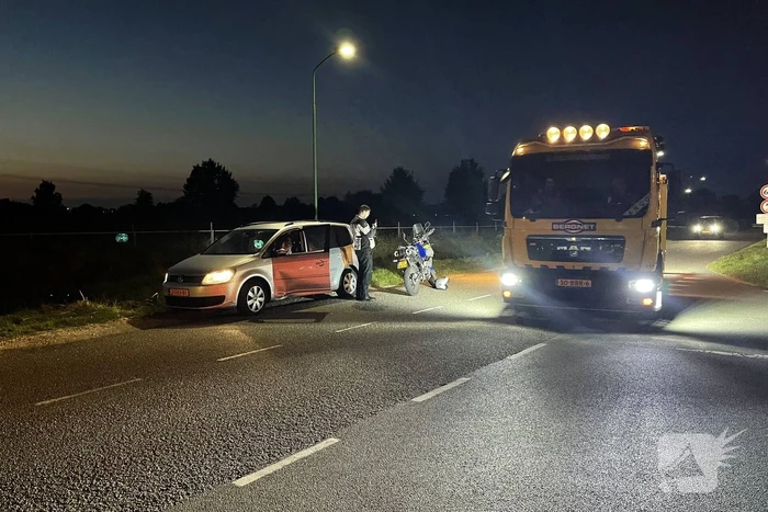 Schade bij ongeval tussen personenauto en motor