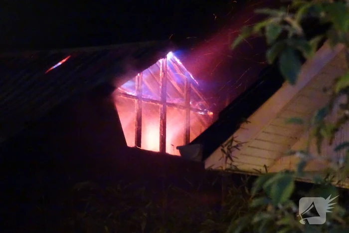 Forse uitslaande brand verwoest schuur