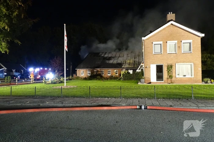 Forse uitslaande brand verwoest schuur