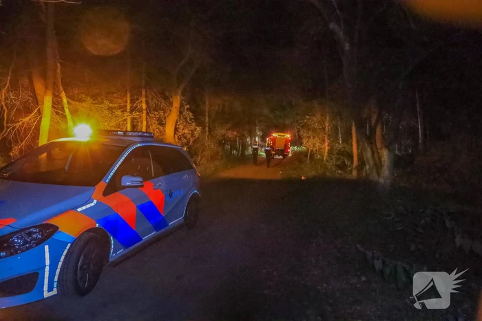 Hulpdiensten onderzoeken vreemde lucht in bosgebied