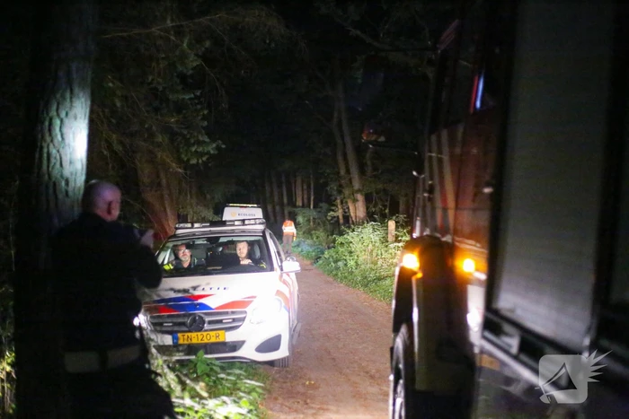 Hulpdiensten onderzoeken vreemde lucht in bosgebied