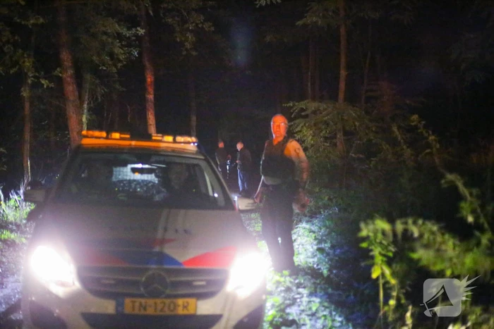 Hulpdiensten onderzoeken vreemde lucht in bosgebied