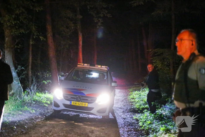 Hulpdiensten onderzoeken vreemde lucht in bosgebied