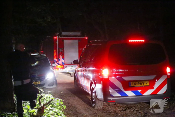 Hulpdiensten onderzoeken vreemde lucht in bosgebied
