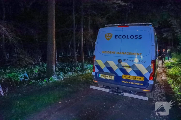 Hulpdiensten onderzoeken vreemde lucht in bosgebied
