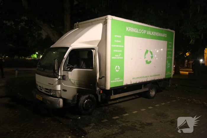 Cockpit kringloop vrachtwagen vat vlam