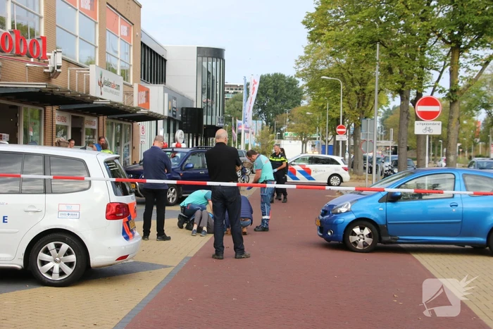 Fietsster gewond bij botsing met personenauto