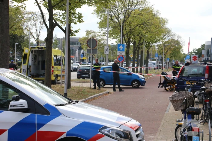 Fietsster gewond bij botsing met personenauto