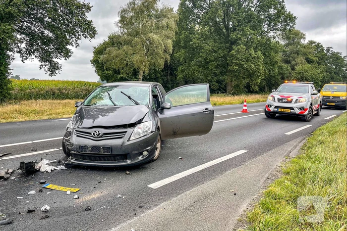 Kerende automobilist zorgt voor forse aanrijding